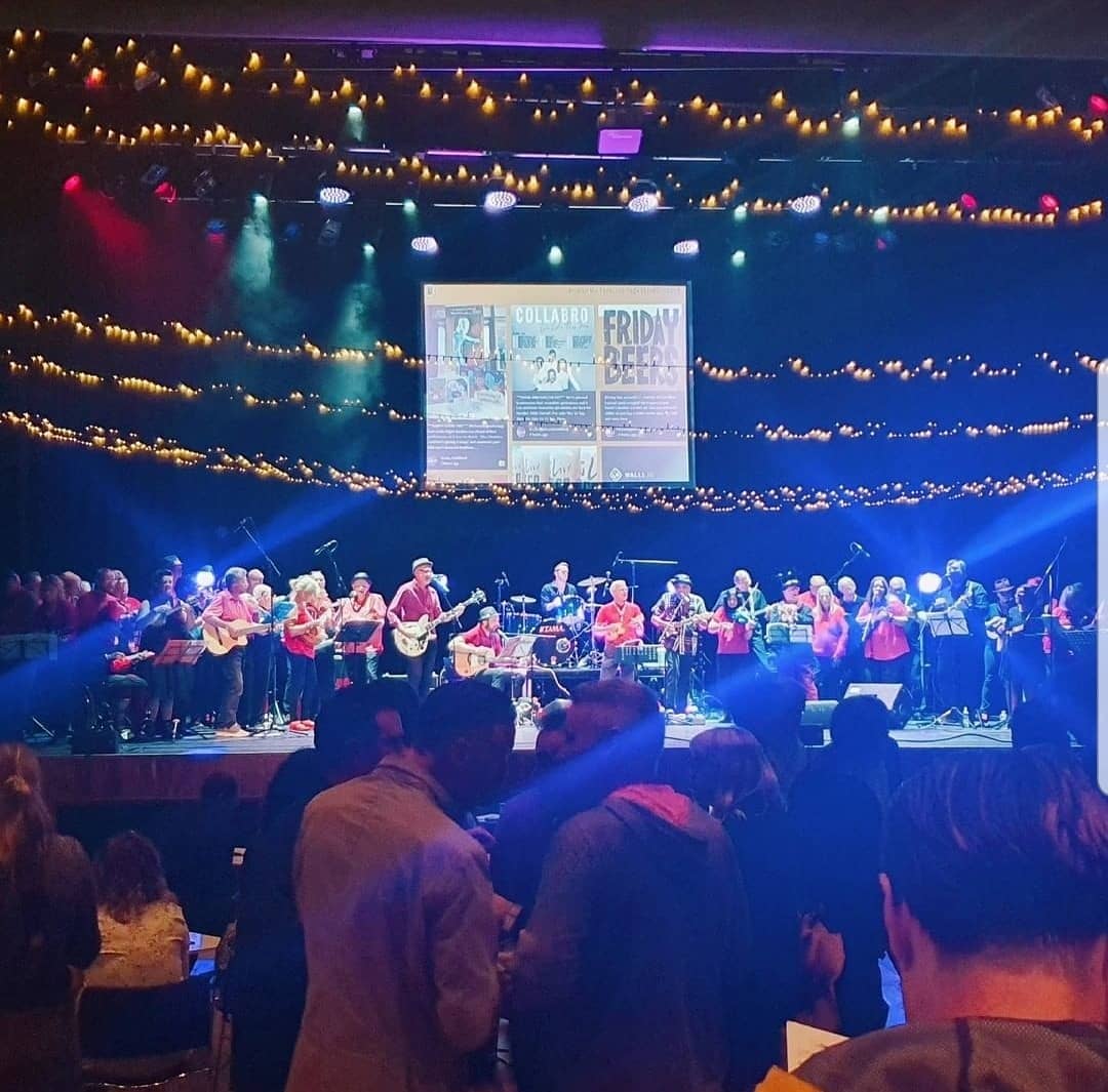 DJPhilBrown's tweet photo. Throwback to incredible live music @GLiveGuildford last weekend! It was a pleasure to host and DJ #GLiveBeerFest, sharing the stage with amazing bands!
#TBT @mountfield_music #ukejam #thebeatfreakz @Borders_Duo @princestokings_ #XCaliber #liamwakefield #thefarriers https://t.co/NW2Vqj7sd1