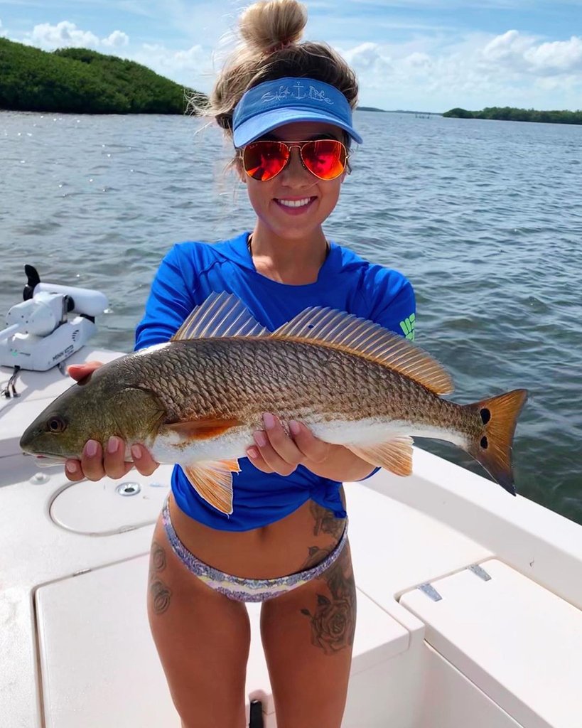 ladyanglers's tweet photo. 📷 @blonde_snooki

.

#fishingboat #fishingday #girlswhofish #bikinigirl #ladyangler #fishinggirls #fishingdaily #flatsfishing #fishon #waterbaby #fishoftheday #nightfishing #fishingtrip #onthewater https://t.co/fP4IByI083