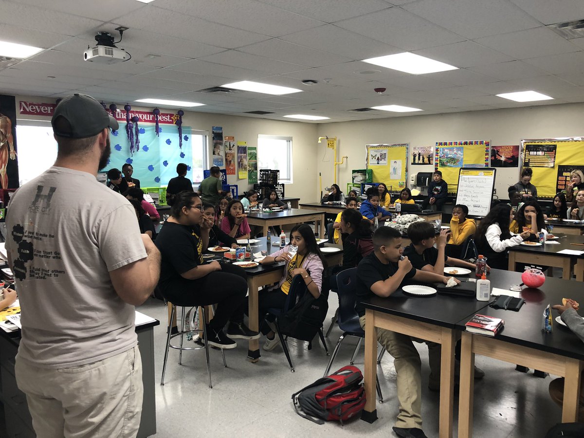 jt7terrazas's tweet photo. Youth For Christ @ParklandMS Tuesdays at 7th grade lunch period in room #604. #forelpaso https://t.co/tuAgR3BFjt