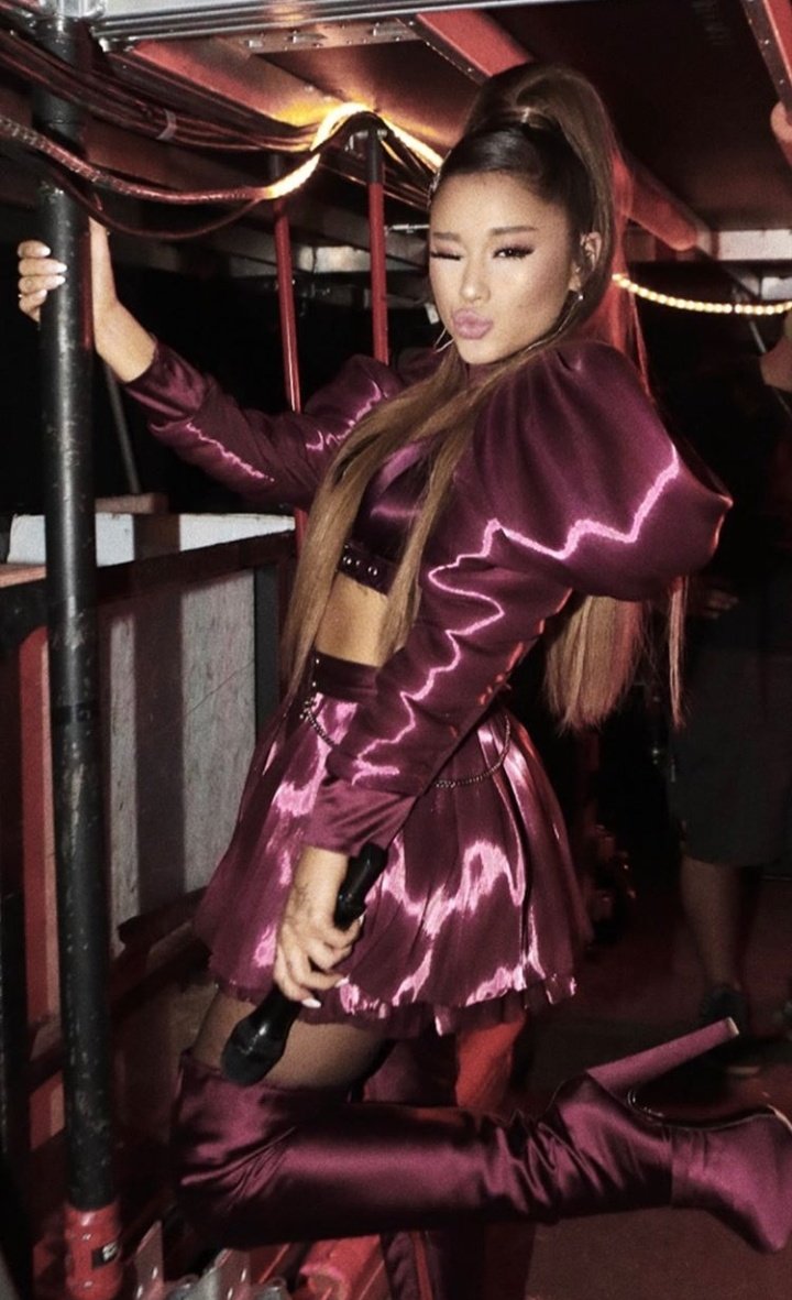 LoveuAri_2's tweet photo. she's so gorgeous ♡ ♡ ♡ #artist #ArianaGrande #summer 
#beauty #photography https://t.co/zO1neb0iYY