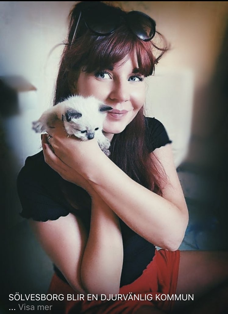 PaulaBieler's tweet image. Så oerhört stolt och glad över att ha Louise Erixon i vårt parti. För många år sedan skrev vi en djurrättsmotion tillsammans till partiets Landsdagar, hon var extra drivande. Idag får jag se hur hon omsätter samma driv  i praktik, när hon styr in Sölvesborg på en djurvänlig bana.