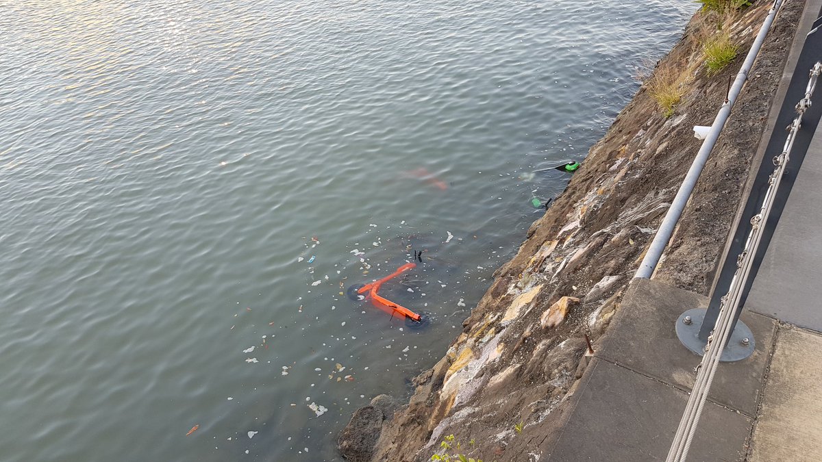 kezzstar24's tweet image. Not cool. Treat our River with some more respect!!! Any way to get this cleaned up @brisbanecityqld? #poorform