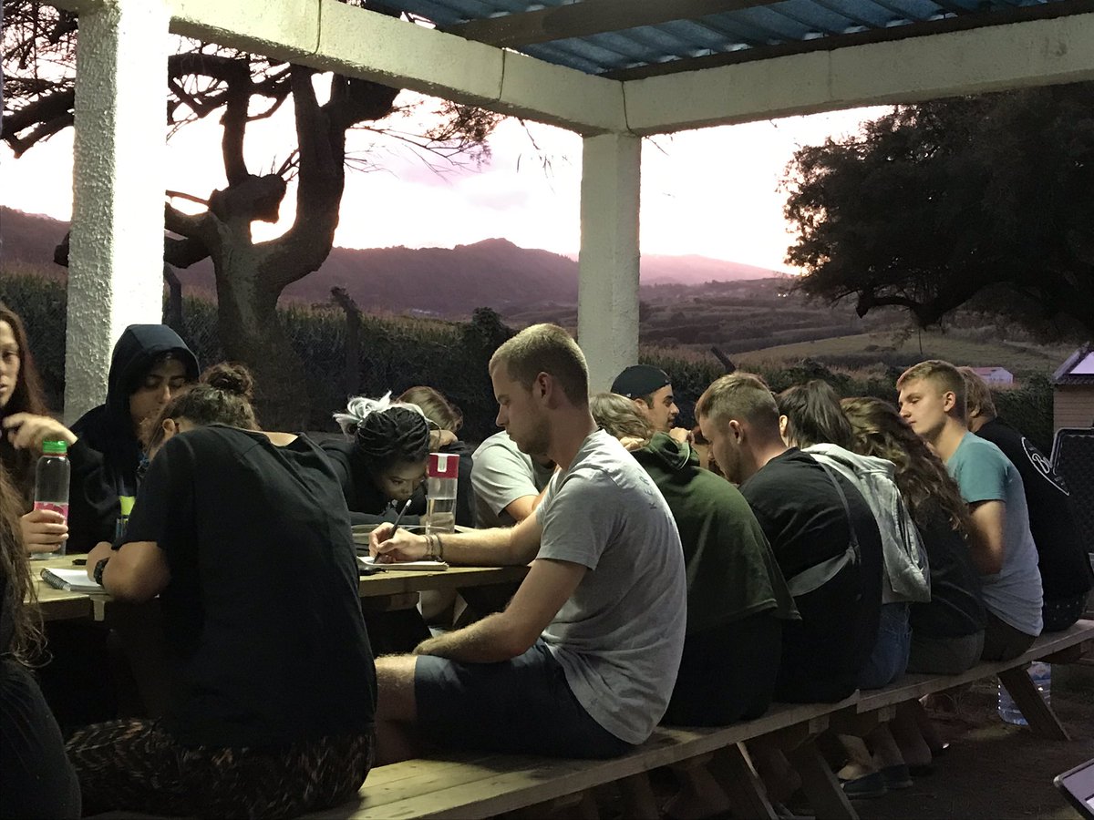 After a day of #plastic, #fishery and stingray surveys, we are learning about #islands and the factors that affect species’ arrival, survival and establishment! Led by <a href="/GuillMcIvor/">Guillam E. McIvor</a> #Azores @ExeterMarine <a href="/chrislaing80/">Chris Laing</a> <a href="/UoEFieldAzores/">Azores Field Course</a>