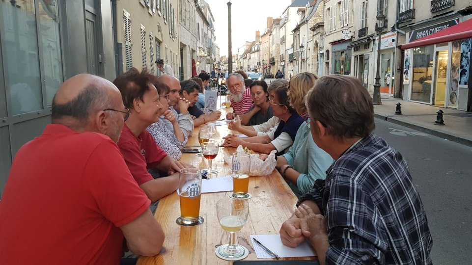 pchateaudijon's tweet photo. À la rencontre des https://t.co/hwjwmio9R0 pour imaginer l'avenir de Dijon et de la Métropole#climat https://t.co/NFWQ8XoeOl