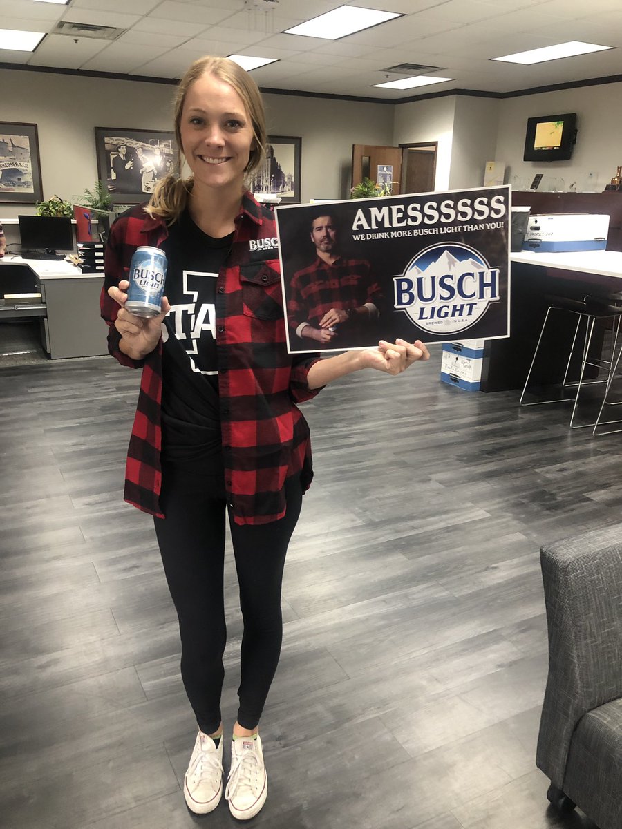 dolldsm's tweet image. Hey Busch Guy 📢 , who wore it better? Guess we’ll find out on Saturday! #SeeyouinAmes #BuschGuyInAmes #CollegeAmesDay #Amesssss #Buschhhhhhh @BuschBeer @geralddowney