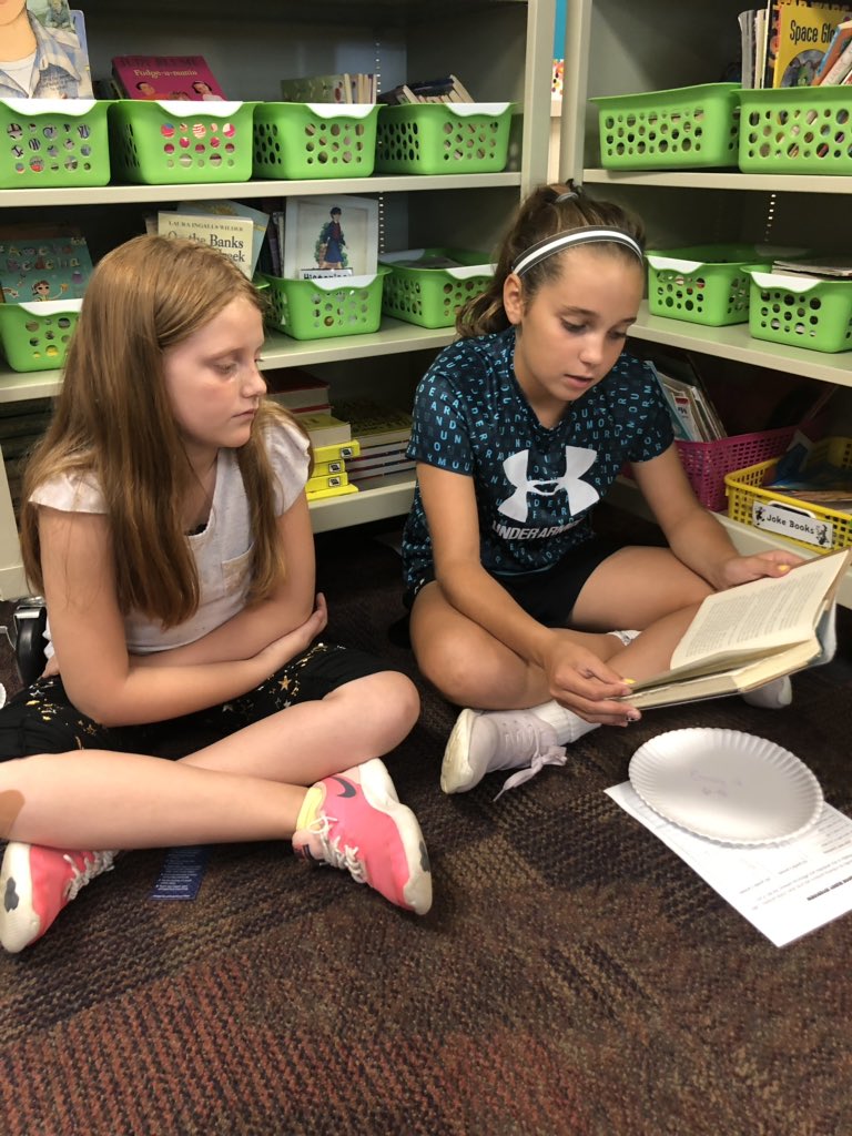 bradshawLJM's tweet photo. A fun morning with our 3rd grade book buddies celebrating #DotDay by learning about a #growthmindset. @drivasLJM https://t.co/suf1uuCoCG