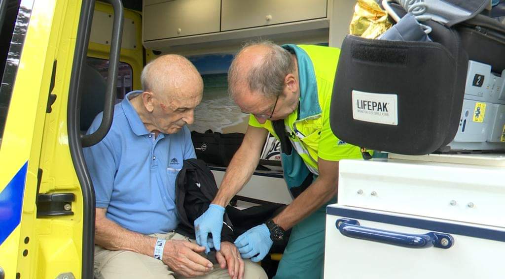 EMSBV's tweet photo. En hoe vonden jullie de aflevering? #ehbf #eerstehulp #ems https://t.co/dnuUg2kSmc