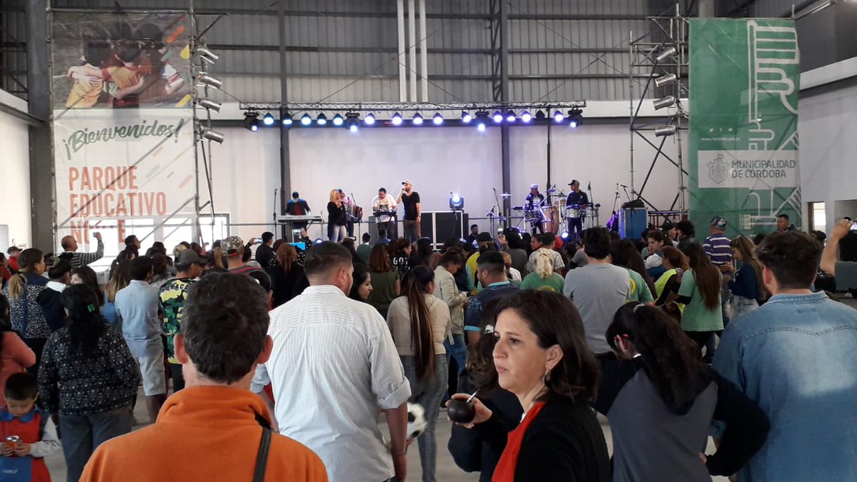 CulturaMuni's tweet photo. Así se vive la #FDLC2019 en los barrios de la ciudad. Esto sucede #Ahora en el #ParqueaeducativoMarquezAnexo https://t.co/rlaT40ldQK