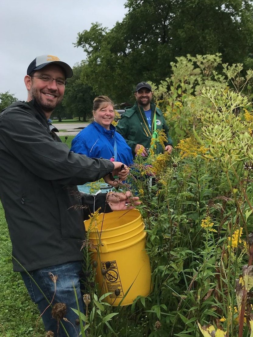The rain didn't stop <a href="/amfam/">American Family Insurance</a> this afternoon as they worked to #RenewTheBlue! Volunteers collected seeds to help grow native plants, which are lake friendly and can help improve water quality!
Thank you host partner #DaneCounty Parks, &amp; sponsors <a href="/RBC/">RBC</a> @CUNAMutualGroup <a href="/LandsEnd/">LandsEnd</a>