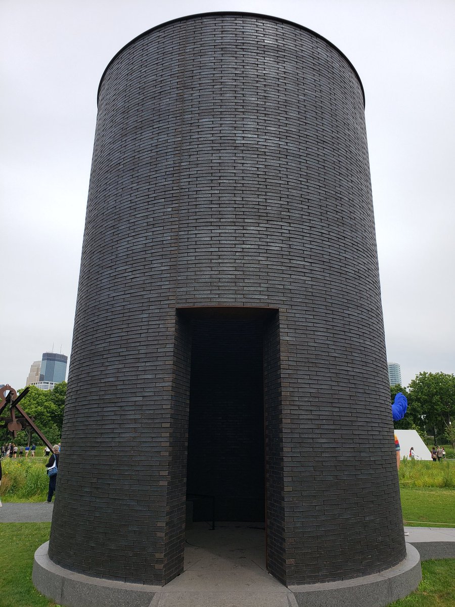 The bricks for this structure were custom made for the curvature required.
walkerart.org/magazine/olga-…
#walkerartcenter #thewalker #sculpturegarden #brickwork
