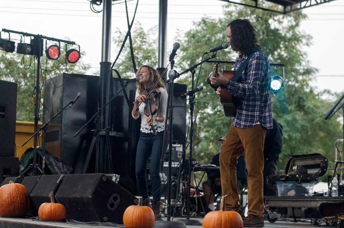 VisitCapeCod's tweet photo. It's festival season on Cape Cod! Here are 8 Fall Fests we 🧡: https://t.co/20ONtYcO5B
#FallonCapeCod 🍁 https://t.co/31ewvPjTQd