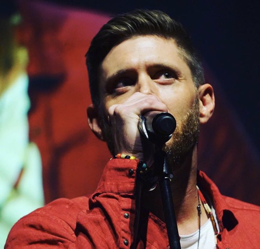 𝙸 𝚠𝚒𝚕𝚕 𝚕𝚎𝚊𝚟𝚎 𝚖𝚢 𝚑𝚎𝚊𝚛𝚝 𝚊𝚝 𝚝𝚑𝚎 𝚍𝚘𝚘𝚛
𝙸 𝚠𝚘𝚗'𝚝 𝚜𝚊𝚢 𝚊 𝚠𝚘𝚛𝚍