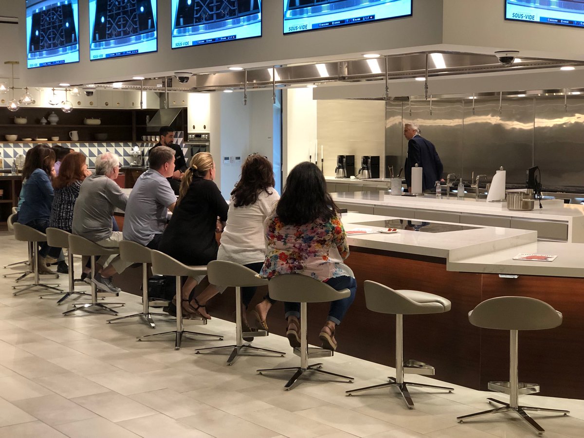 Flwildcat78's tweet image. Some Dallas finest luxury home builders are in the house #SKSNapaEDC #truetofood  #SKSDallas