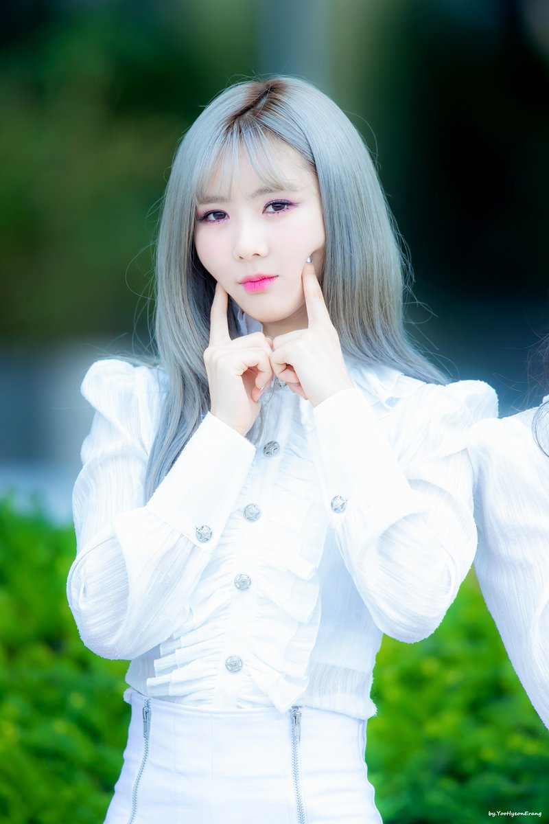 yoohyeon ✧ mint chip- refreshing- doesn’t take itself too seriously- her favorite flavor!