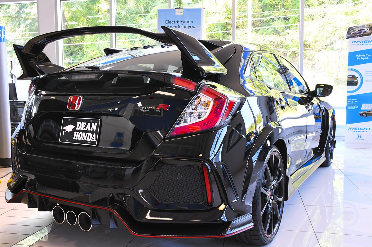 Type R .. IN THE SHOWROOM!!! 😍😍😍😍😍😍
#bythedean #civictyper #typer #hondatyper #hondaowners #civic #hondacivic #pittsburghcarscene #412cars