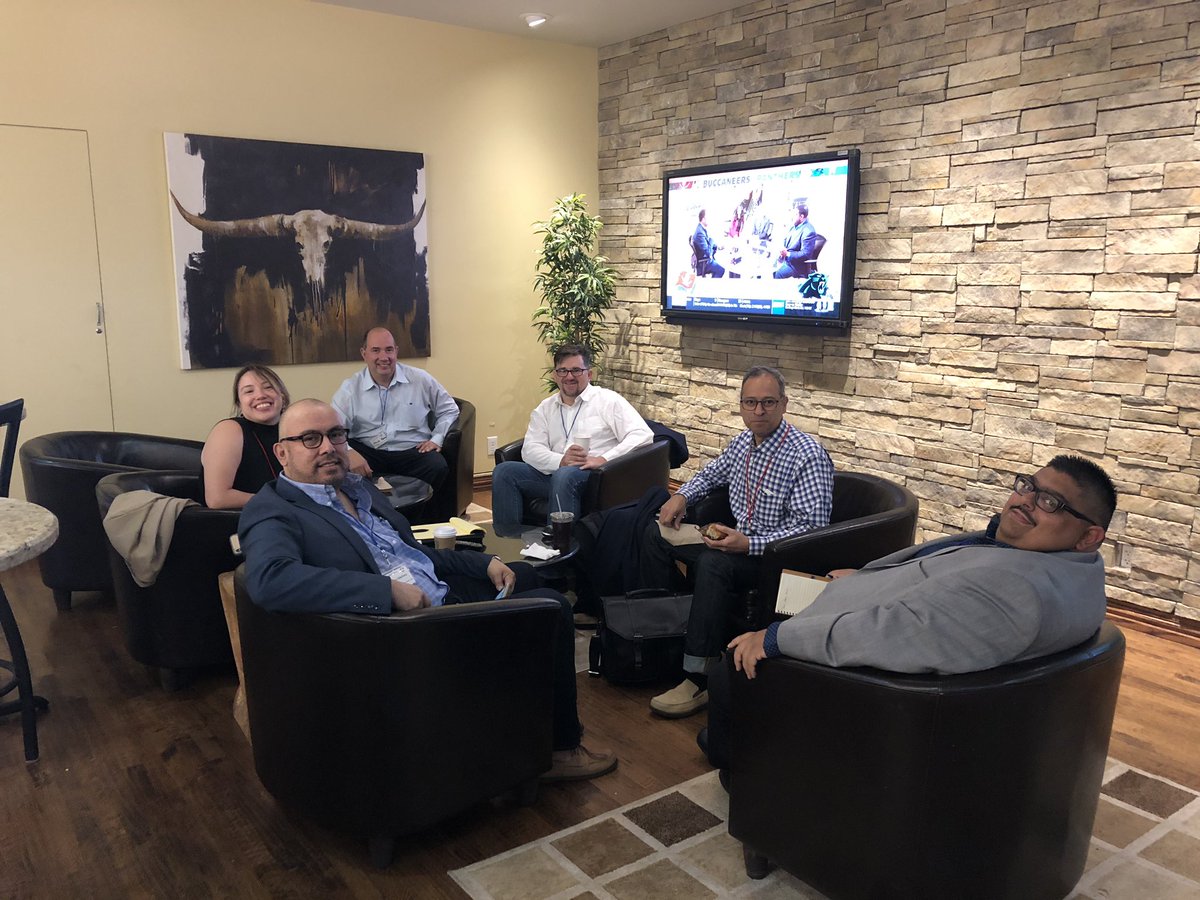MarkoPo53788884's tweet photo. #Garciabeproud #HACEMOS Presenting Financials at HACEMOS leadership forum- Irving Texas! https://t.co/rOSA78Cout