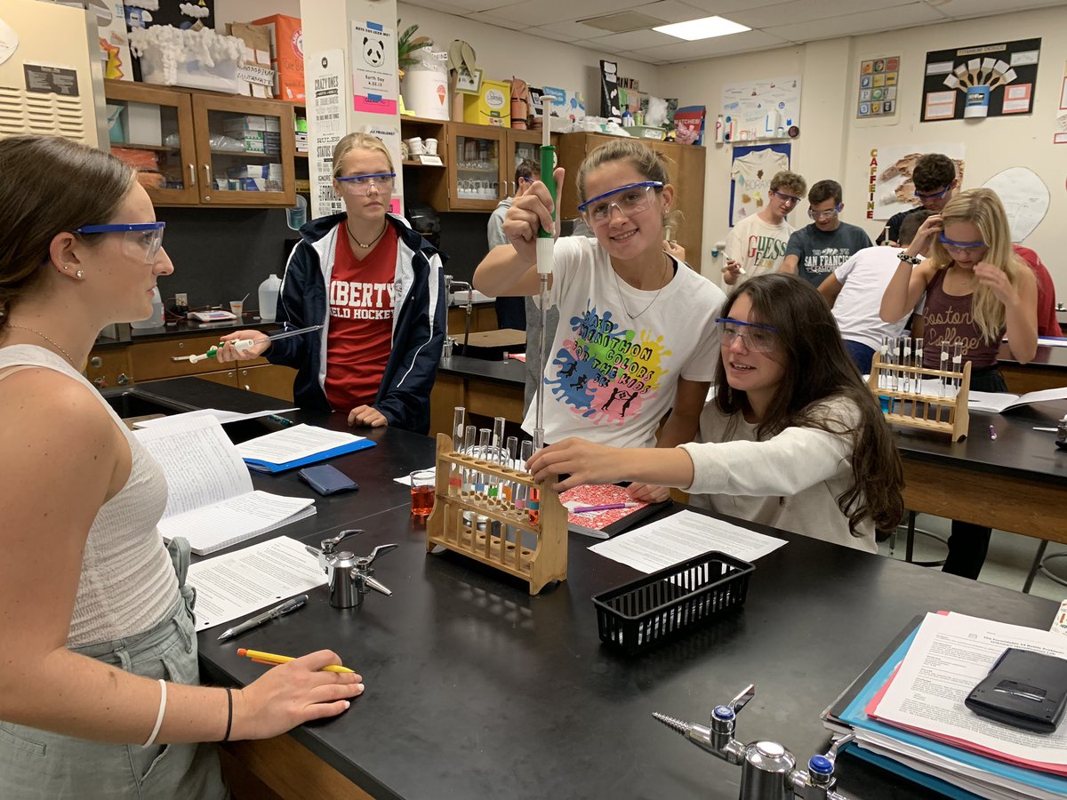 MrLittleScience's tweet photo. Determining the concentration of food dye in samples of Gatorade in AP Chem using spectroscopy #GetThat5 https://t.co/20LFvfQT7M