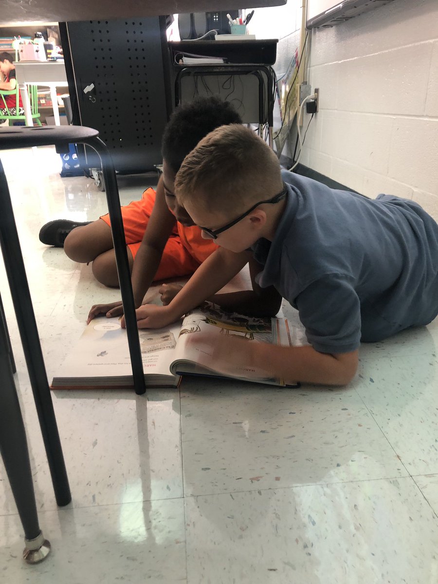 MissEatonSES's tweet photo. We 💙 partner reading ! https://t.co/jRkJYhlve2
