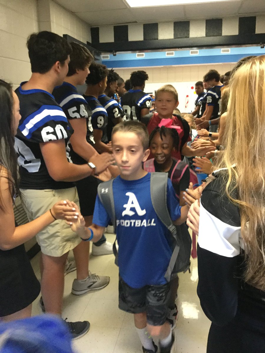 AuburnHighFB's tweet image. What a great time this morning  at Wright's Mill. Cant wait to see you all the Duck tomorrow night! #dres #wmes #allforward