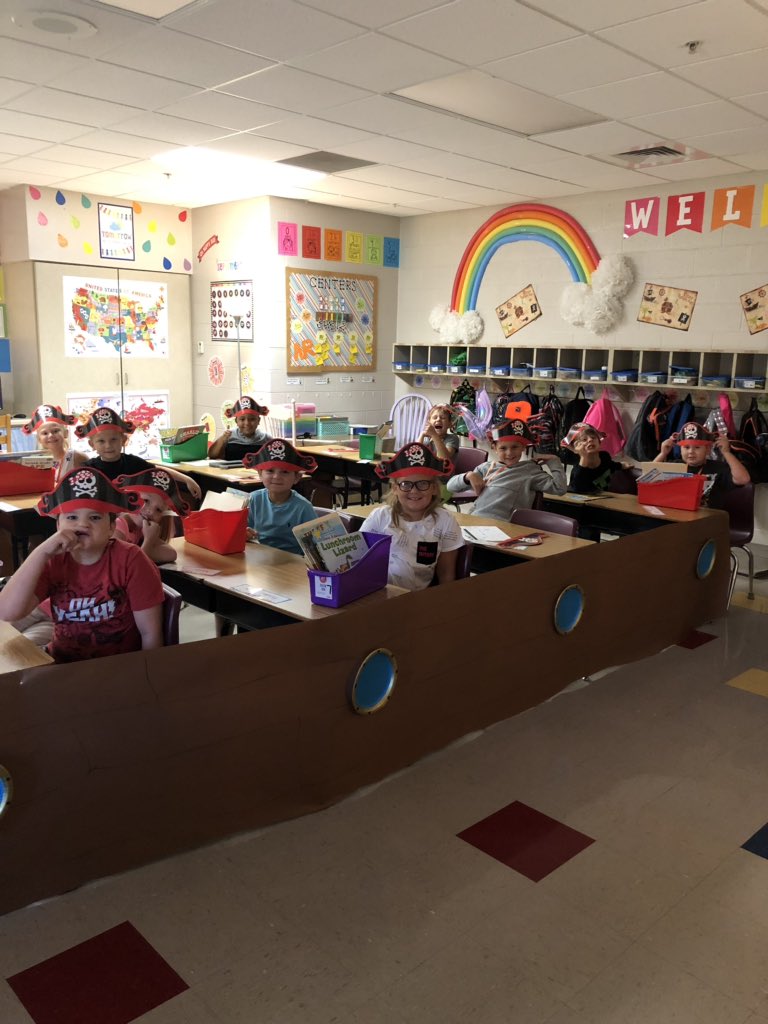 secondgradestew's tweet photo. More pictures of my little pirates!! Tomorrow, students will have their common assessment and complete their culminating tasks to end the unit. #engage2learn  #WeAreRCSTN #JBES https://t.co/HAsVclMiun