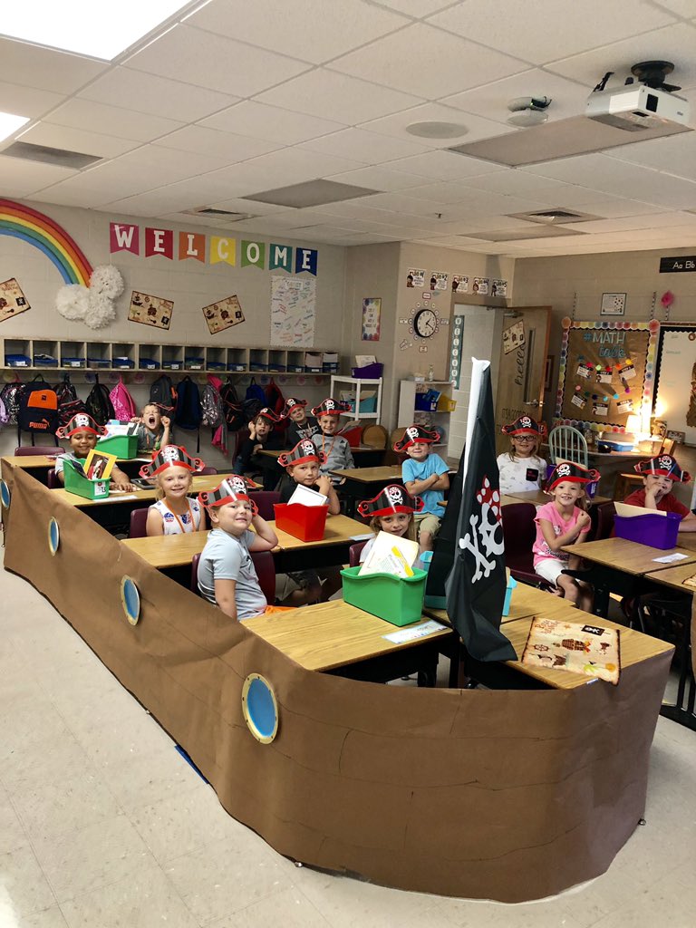 secondgradestew's tweet photo. More pictures of my little pirates!! Tomorrow, students will have their common assessment and complete their culminating tasks to end the unit. #engage2learn  #WeAreRCSTN #JBES https://t.co/HAsVclMiun