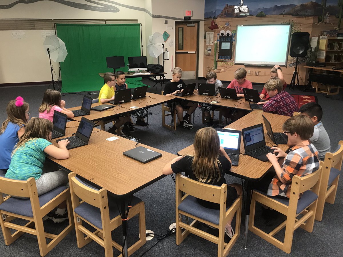 JamesPreble's tweet photo. Full House for Superstition Spring’s first Coding Club meeting! https://t.co/uojeTRchaW