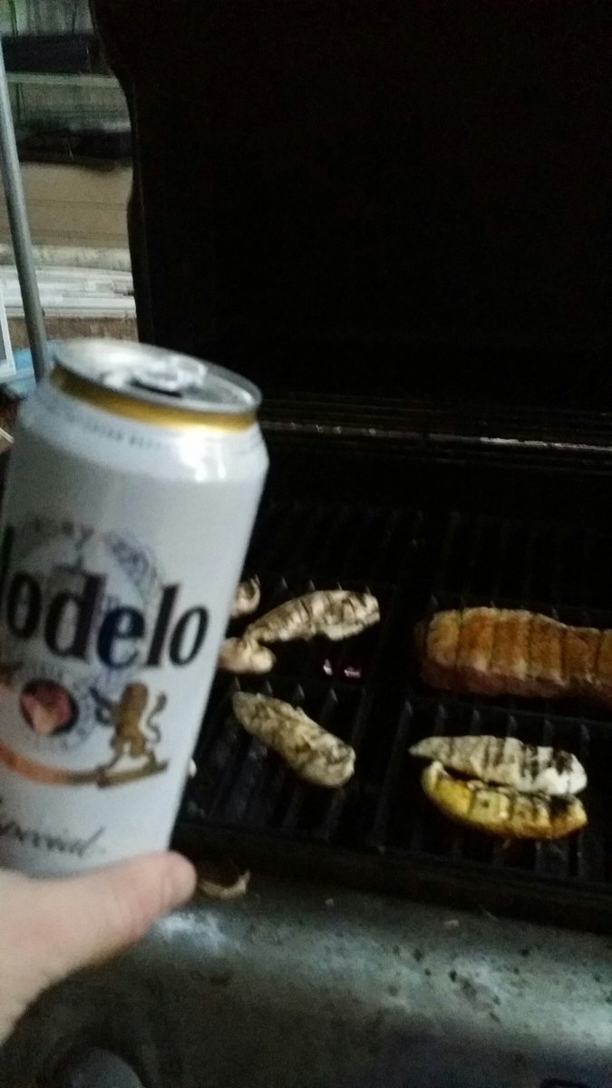 ZiggyClicks's tweet photo. Post (minor, shh..) workout, pre stream meal. WoW break with some drunken rocket league tonight? Or keep on the classic grind? https://t.co/lZwqqjA93r