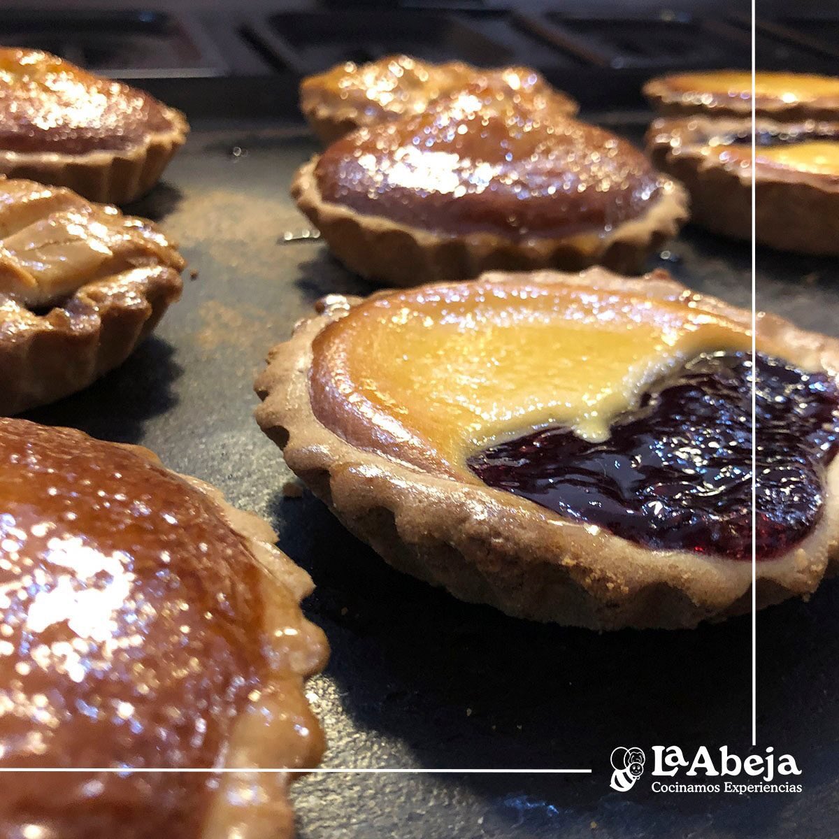 Diario horneamos delicias como estas solo para ti... ¡Ven por las tuyas!
.
.
.
.
.
#LaAbeja #CocinamosExperiencias