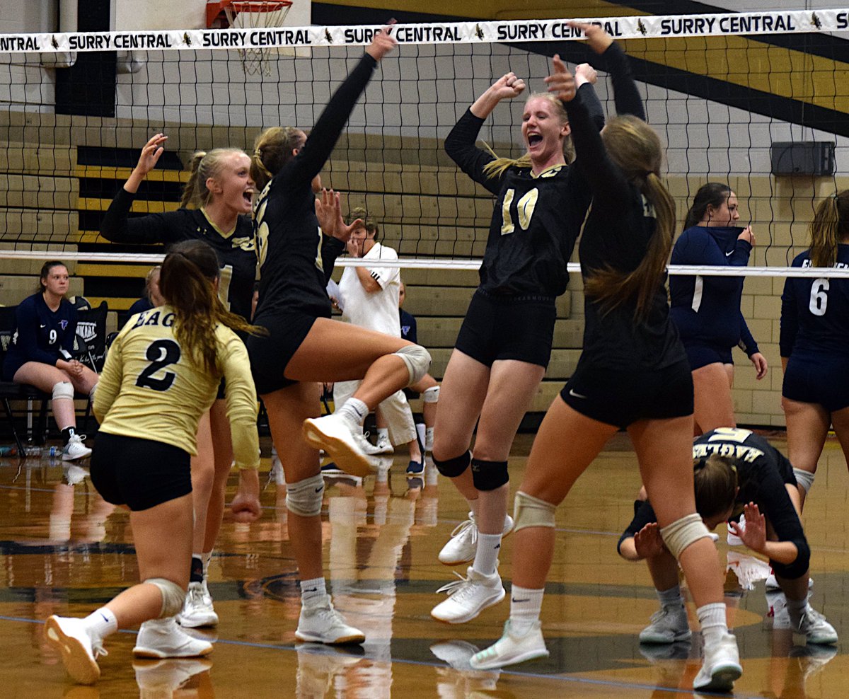 MaNewsSports's tweet photo. Surry Central improves to 8-3 with the program's first win over Forbush in four years @SCHSVOLLEYBALL1 @TheBigSCSports 

Photo by @johncate73 https://t.co/eaIGYx3rtX