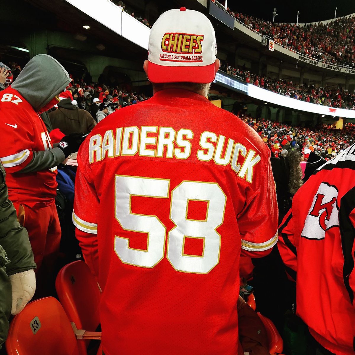 el_cazadorr's tweet photo. #RaiderHaterWeek βπ» https://t.co/pbcbsdZ0Fq
