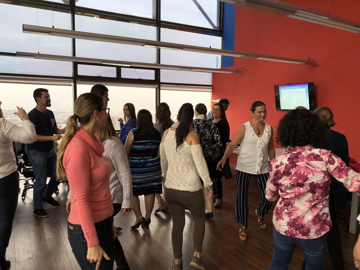 Qué te dice esta y otras escenas que te estamos compartiendo desde <a href="/ICFCostaRica/">ICF COSTA RICA</a>? - Son parte del disfrute de COACHING CORPORAL, la actividad de esta mañana ... te invitamos para que seás parte de la próxima!