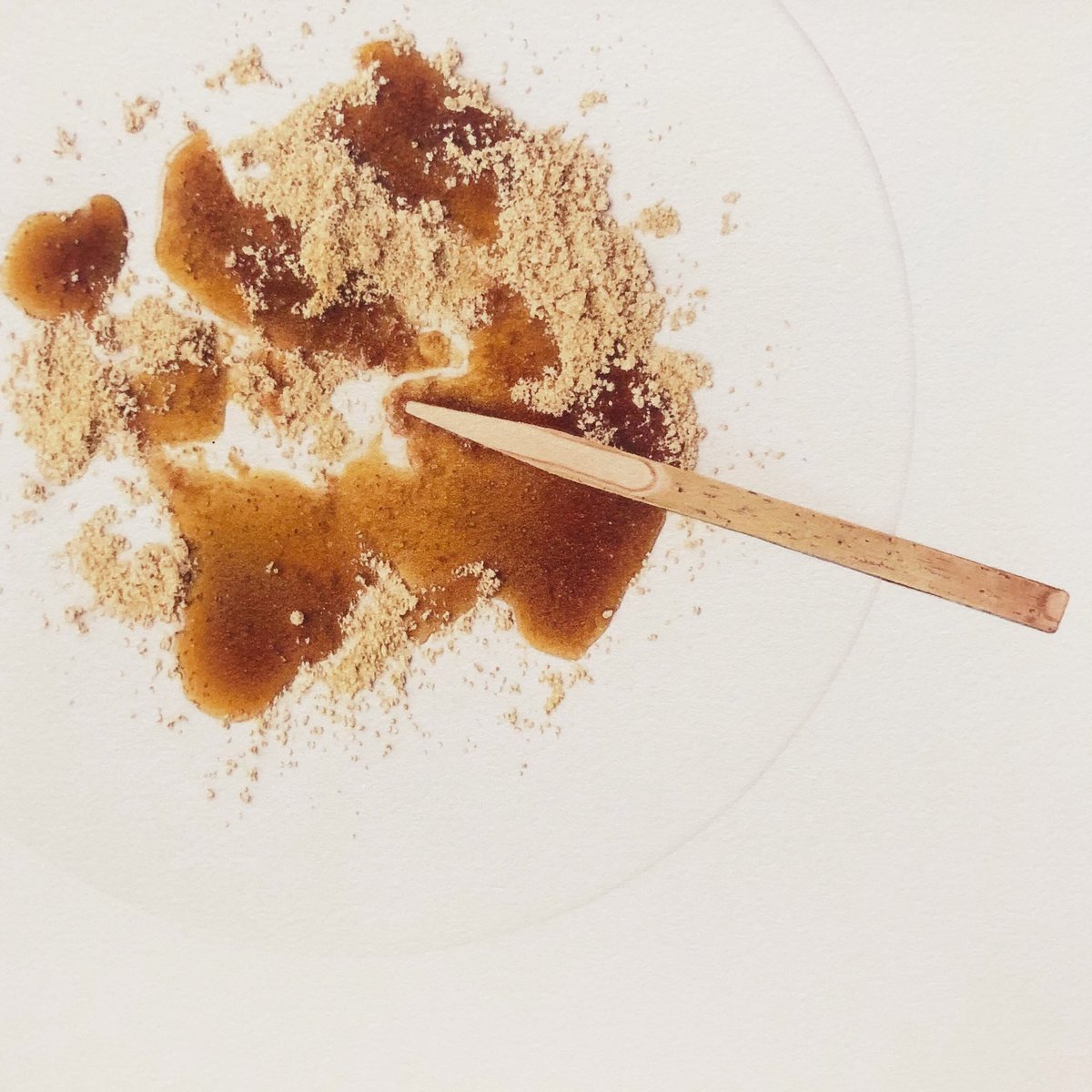 galerie_lemonde's tweet photo. 金曜日。内田有美個展 after meals は12時から20時までオープンしております。食後をテーマに描いた18点のスーパーリアルな絵。変態度高し。是非ナマで観てみて欲しいです。
#内田有美 #aftermeals https://t.co/tflJo5Puql