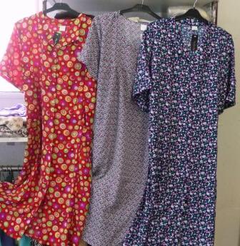 maestradepueblo's tweet photo. ¿No os habéis dado cuenta de que los estampados de las camisas guays que no os habéis quitado en todo el verano ya lo llevaba tú abuela hace cien años? 
Moderno, que eres un moderno. https://t.co/0HbCw8J1Wa