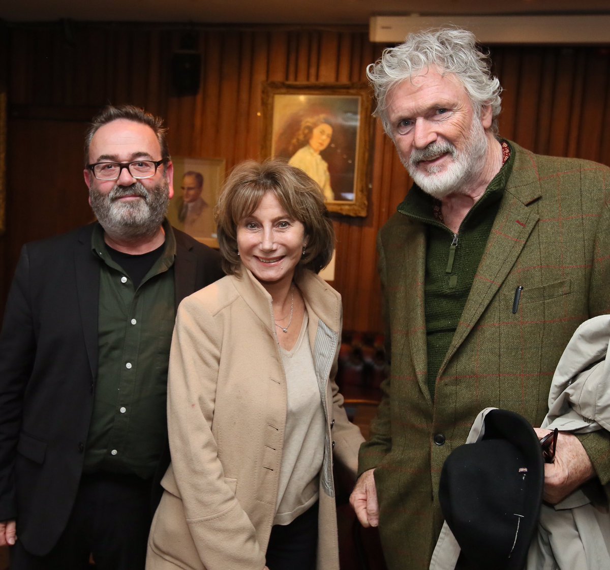 Had a great night @AbbeyTheatre for @thepoetryhour’s #OscarWilde event on Sunday with @SimonCallow and Merlin Holland. Thanks @Neil_Murray57 and @ShevaunWilder. And to Mark Stedman © for the great 👍🏻 photograph below.