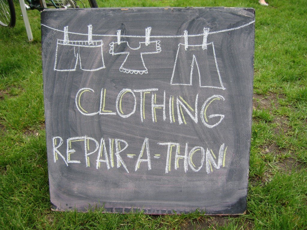 0wasteTO's tweet photo. Prepare to visit (*or volunteer with*) #Toronto Clothing @Repairathon @JunctionMarket 9/14, @StLawrenceMkt 9/21, @WithrowMarket 10/05 β‘
https://t.co/xynRI7nv9c
#TOrepairs π πππ½π
#LetsGetWastelessTO ππ #zerowasteTO π #0wasteTO π https://t.co/D5Jb3W9wqF