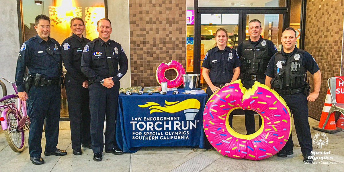 letr4sosc's tweet photo. A big thanks to everyone who came out to our #CoponaRooftop event today & to all the #LETR officers for spending their morning with SOSC at @dunkindonuts. What a show of support! ✌️ ❤️ 👮
#WeAreSOSC #LETR4SOSC #DoGoodWithDunkin https://t.co/mMN0dZCVcP