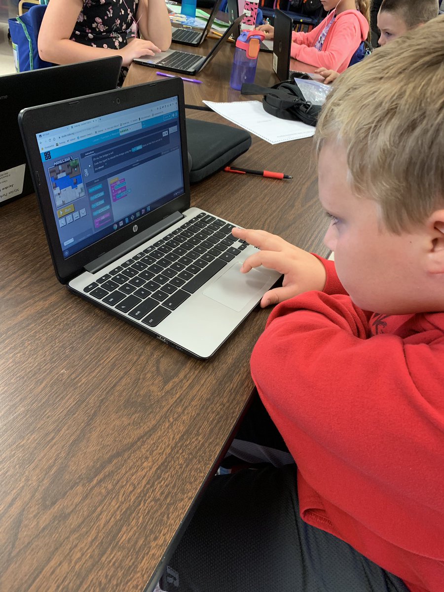 tjbrown5thgrade's tweet image. We did a little Minecraft coding today! I love seeing my kiddos so engaged! @MylanPatriots @codeorg @Monongalia_Co @CodeWV @MonCountySuper #mylanpatriots #futuremountaineers #codewv