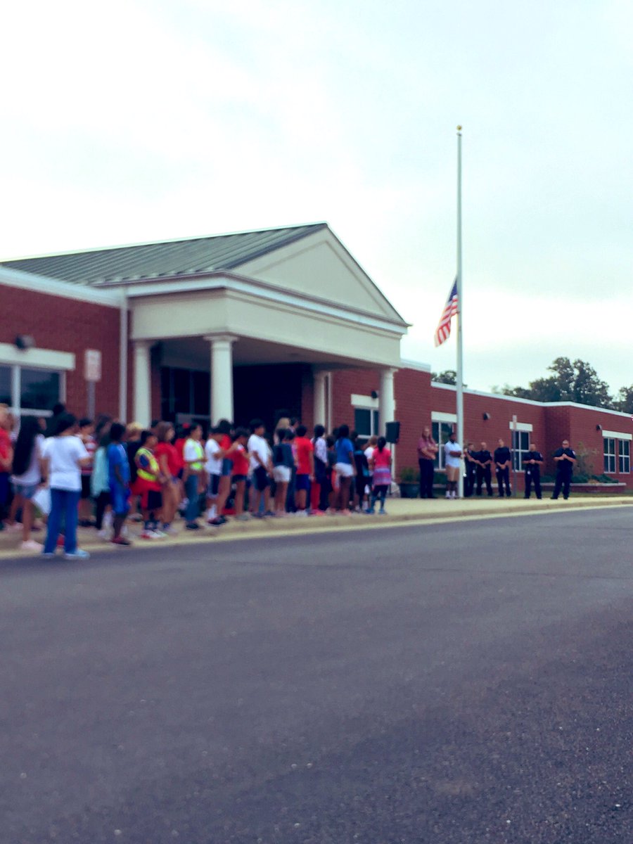 Smith2Robin's tweet photo. Never Forget 🇺🇸 #18yearsago   @PThiessen_LCPS https://t.co/PJTHynIjPX