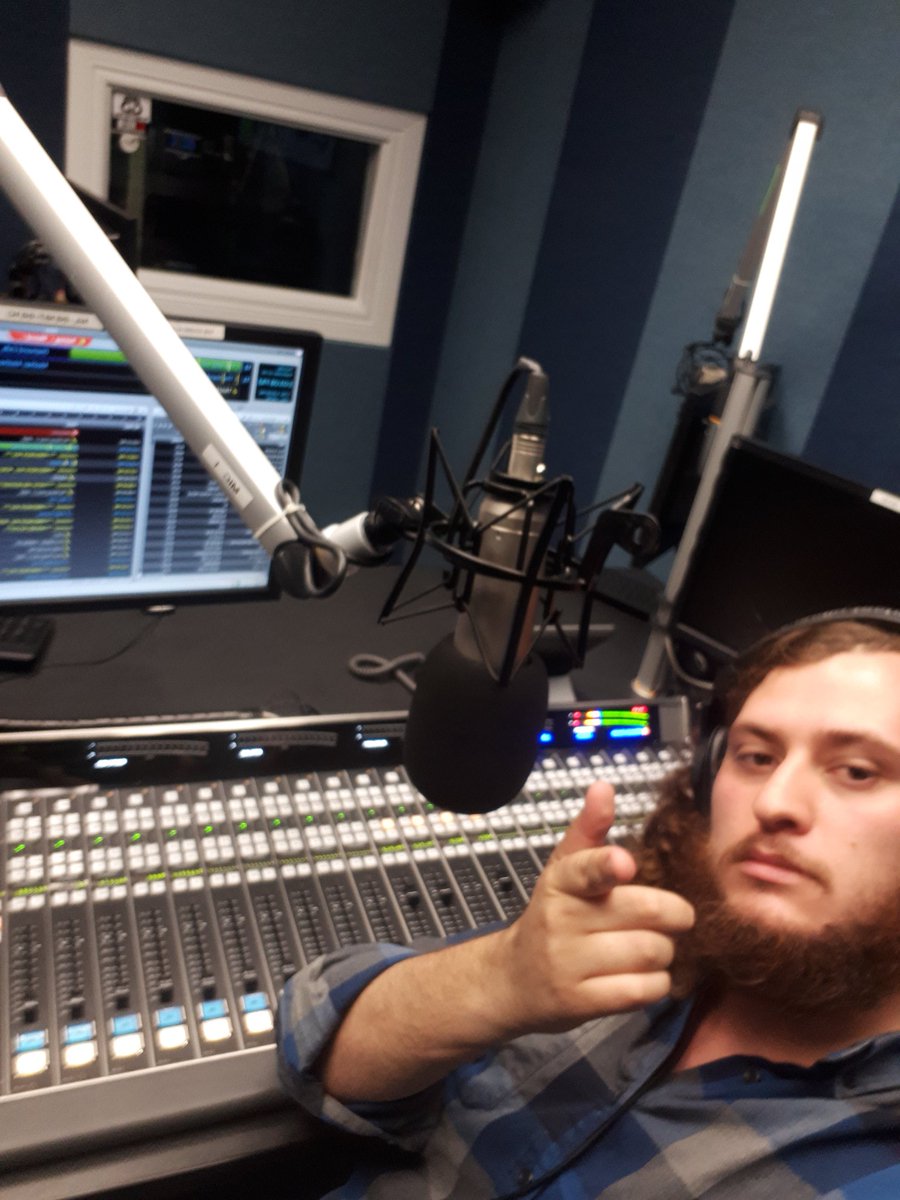 BearNickels's tweet photo. Who smiles anymore #radio #radiohumber https://t.co/tOU1Bz7R0k