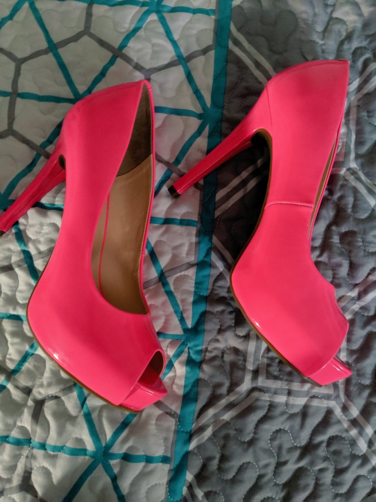 Aries_love417's tweet photo. Ready to go out #heelsonly π₯π https://t.co/fLKH5Gn2Gz