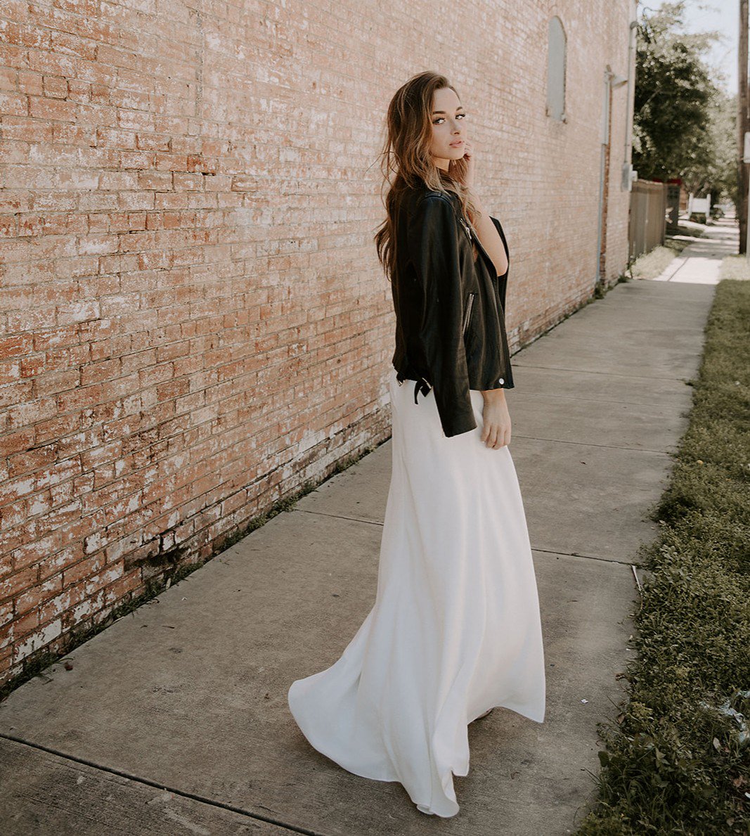 *pairs well with vintage leather*

This #littlewhitedress could be yours. Enter for a chance to win: bit.ly/sociallyyoursb…