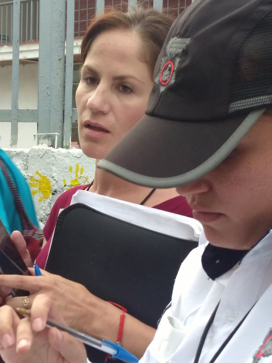 CodPlan_soft's tweet image. Queremos informarles, abuso de poder, cuidado con los del operativo en Zapopan centro, casi frente a basilica.entre Abasolo y Emiliano Carranza cerca de las 7pm.El percance fue ayer.
Quisieron llevarse la unidad, las señoritas no quisieron mostrar su identificación a ciudadanos.