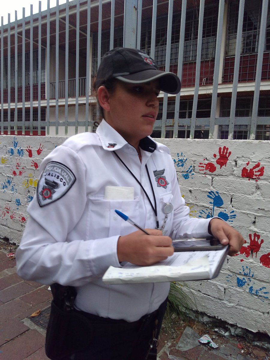 CodPlan_soft's tweet image. Queremos informarles, abuso de poder, cuidado con los del operativo en Zapopan centro, casi frente a basilica.entre Abasolo y Emiliano Carranza cerca de las 7pm.El percance fue ayer.
Quisieron llevarse la unidad, las señoritas no quisieron mostrar su identificación a ciudadanos.