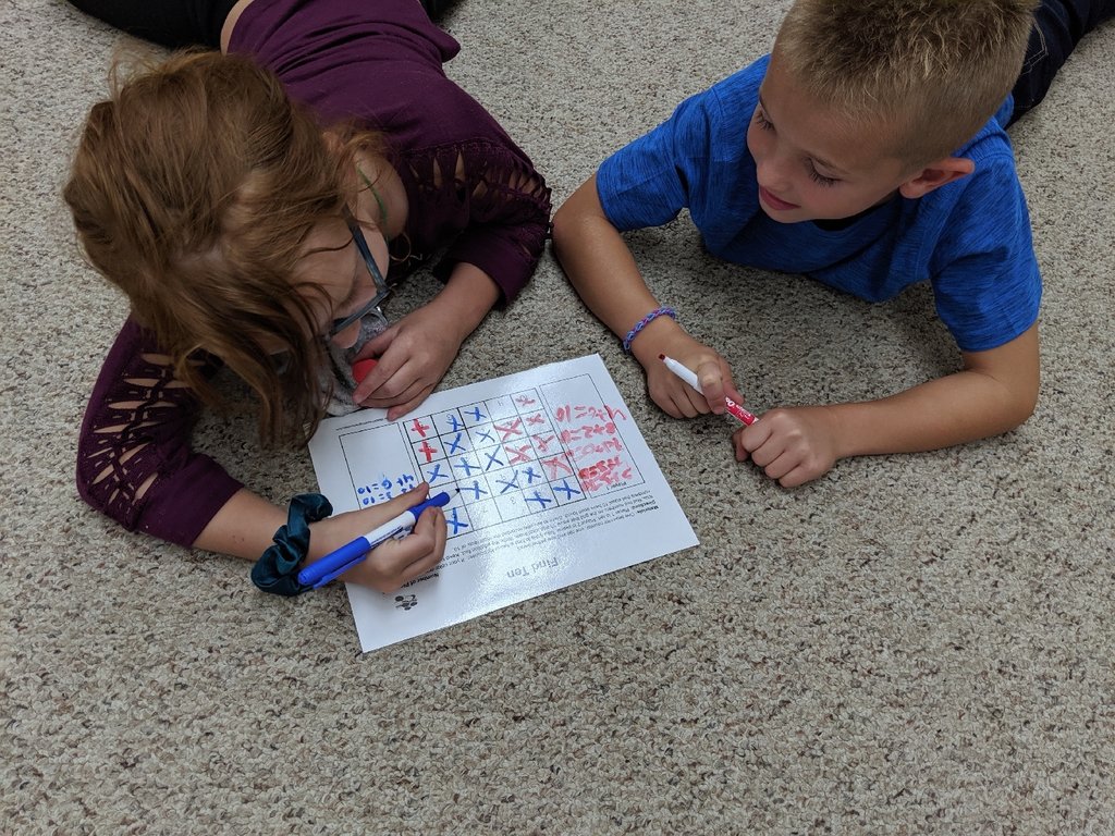 AGSschools's tweet image. Second graders learned a fun new math game to work on improving our fact fluency! #MakeTen #AGSDailyShare