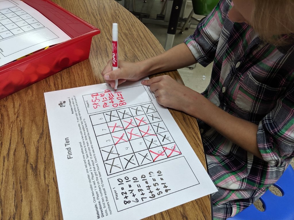 AGSschools's tweet image. Second graders learned a fun new math game to work on improving our fact fluency! #MakeTen #AGSDailyShare
