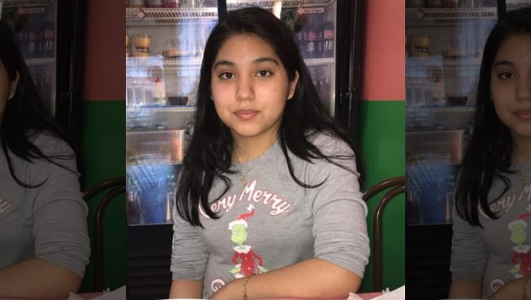 fox32news's tweet photo. PLEASE SPREAD THE WORD: A 13-year-old girl who went missing Tuesday from the north suburbs may be in Chicago. Let's get her photo circulating on Twitter so we can bring her home safely! https://t.co/ePpU3KMAJL https://t.co/8VfTbBCqhi