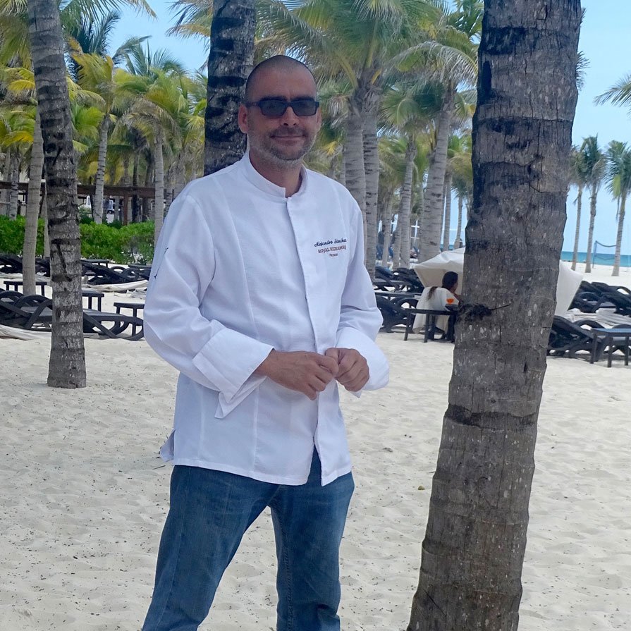 MarcoBeteta's tweet image. En el Festival Gourmet Bacerló visitamos el Hotel Royal Hideaway, donde disfrutamos de una paella preparada por el chef Alejandro Sanchez, además de una cena de 7 tiempos en el restaurante del complejo. #ComunidadMB #FestivalGourmetBarcelo #BarceloExperience #BeBarceloMaya