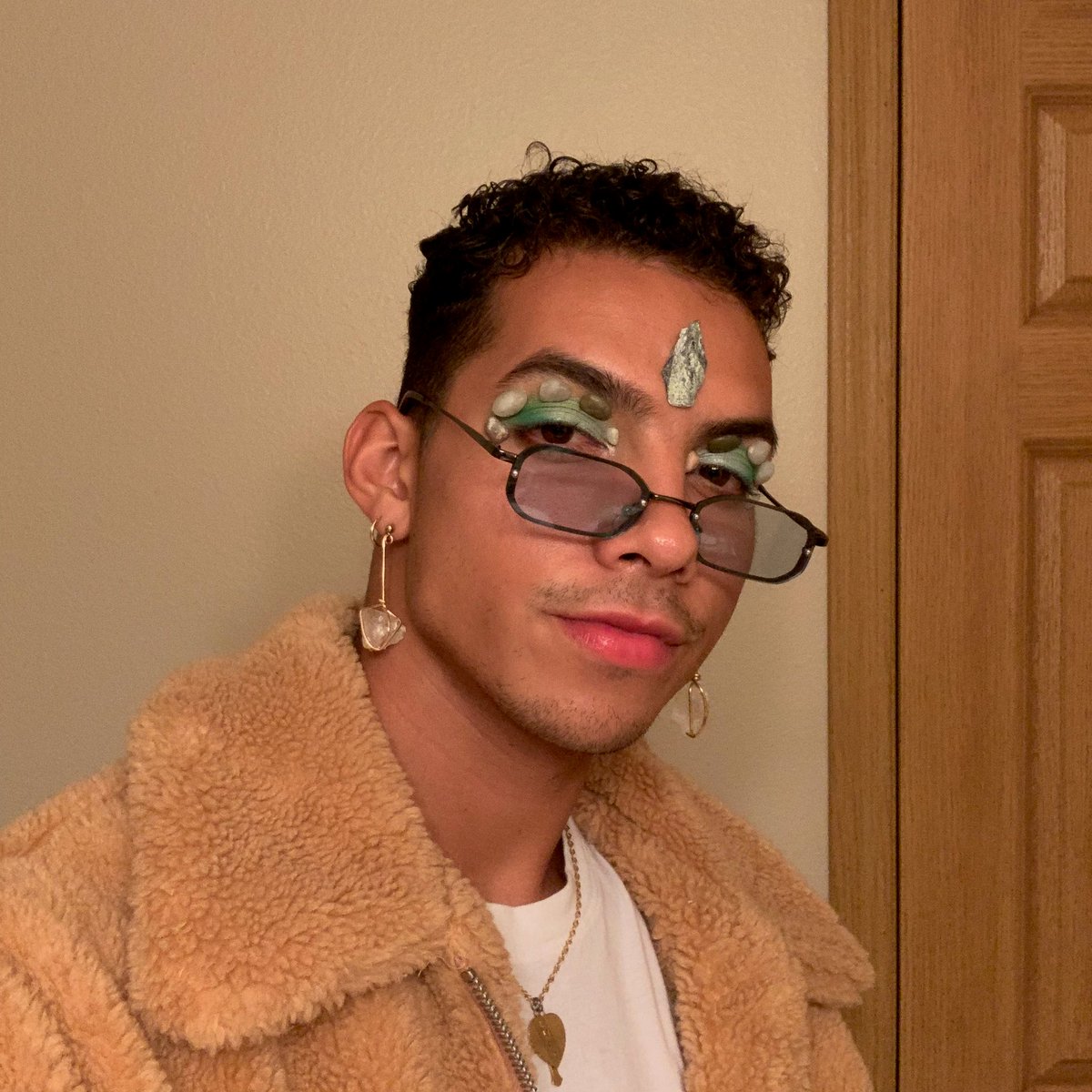 bittyliciouss's tweet image. I barely come on here but honestly I’m sooooo proud and excited to share these looks I’ve been creating on myself! I’ve always been intrigued by makeup but @euphoriaHBO triggered the drive for me to create some super dope and creative art on myself. It’s all about expression!