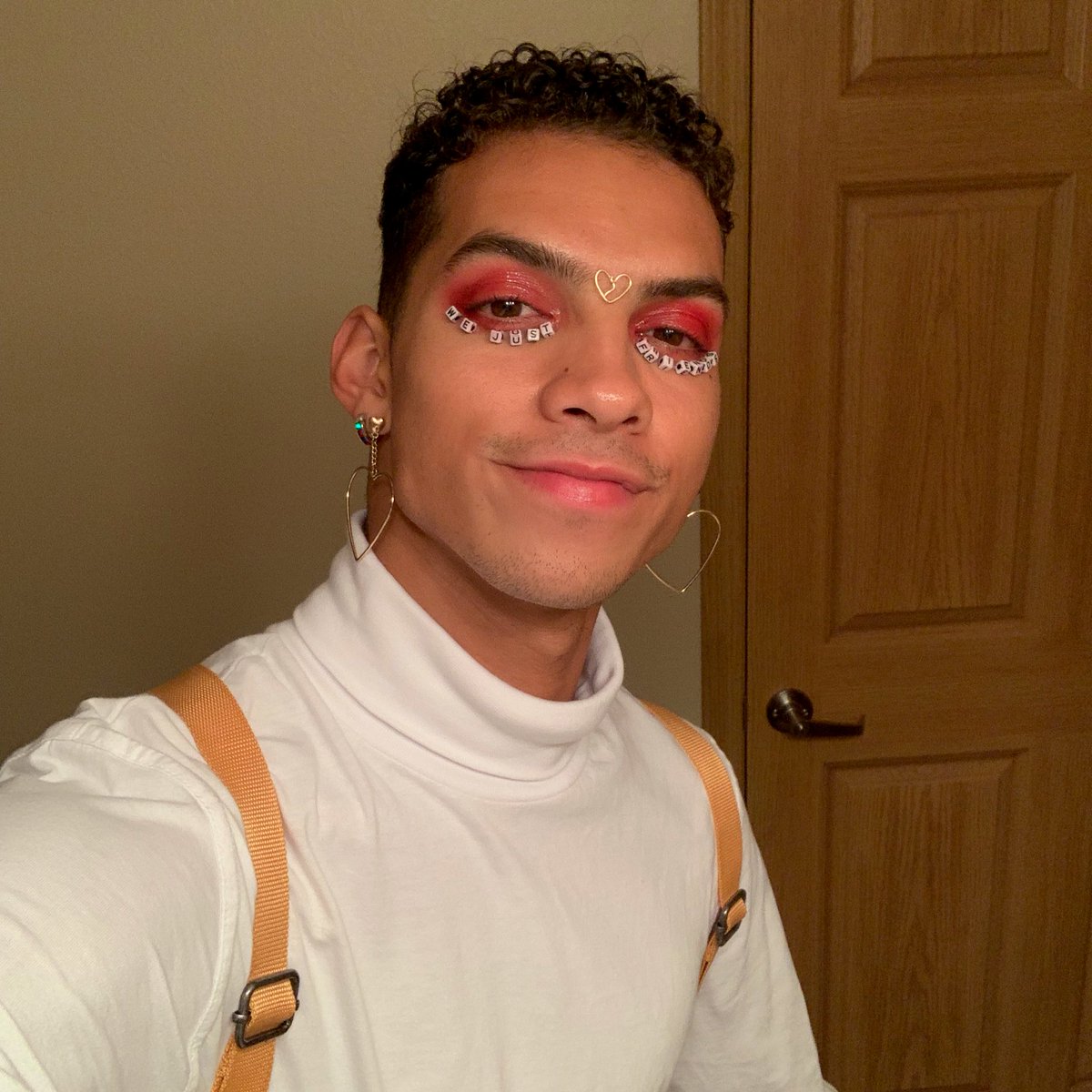 bittyliciouss's tweet image. I barely come on here but honestly I’m sooooo proud and excited to share these looks I’ve been creating on myself! I’ve always been intrigued by makeup but @euphoriaHBO triggered the drive for me to create some super dope and creative art on myself. It’s all about expression!