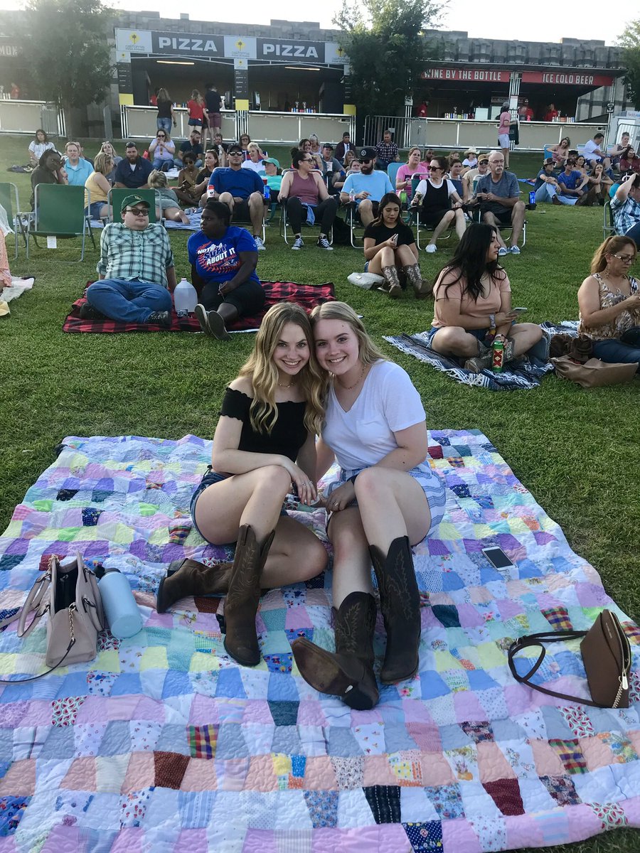 _danitaggart's tweet photo. @lydiaxcooper come back to texas i miss you already ): https://t.co/TxjFlpQqEe
